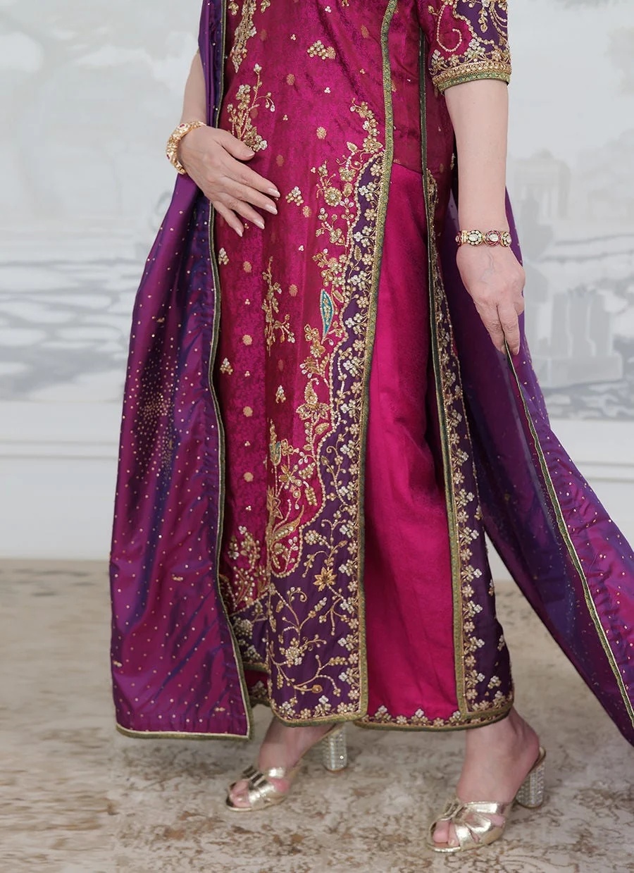 Bita Magenta Kurta pakistani fashion outfit in purple tones.